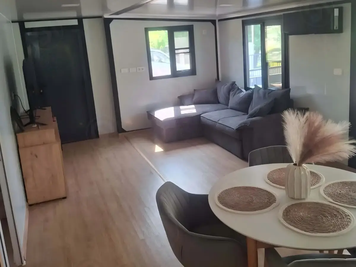 Open-Plan Living, Dining & Kitchen