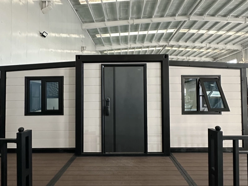40ft Expandable Container House — Custom 2-4 Bedroom Modular Home